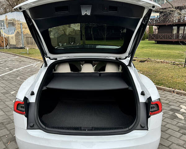 Белый Тесла Модель С, объемом двигателя 0 л и пробегом 53 тыс. км за 33999 $, фото 19 на Automoto.ua