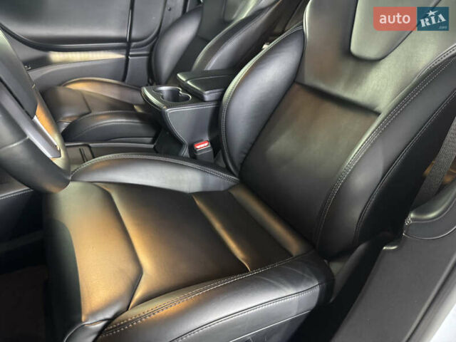 Белый Тесла Модель С, объемом двигателя 0 л и пробегом 73 тыс. км за 30999 $, фото 40 на Automoto.ua