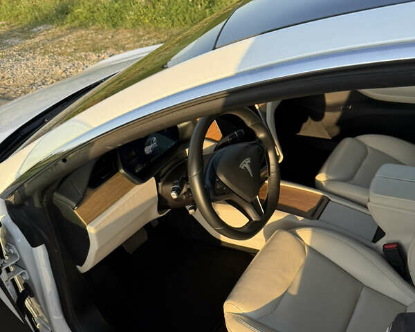 Білий Тесла Модель С, об'ємом двигуна 0 л та пробігом 48 тис. км за 28500 $, фото 4 на Automoto.ua