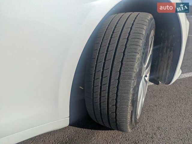 Белый Тесла Модель С, объемом двигателя 0 л и пробегом 81 тыс. км за 28999 $, фото 5 на Automoto.ua