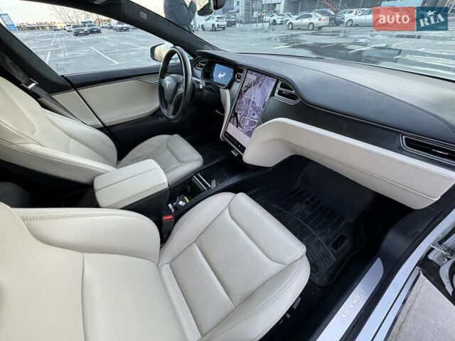 Белый Тесла Модель С, объемом двигателя 0 л и пробегом 97 тыс. км за 28999 $, фото 46 на Automoto.ua