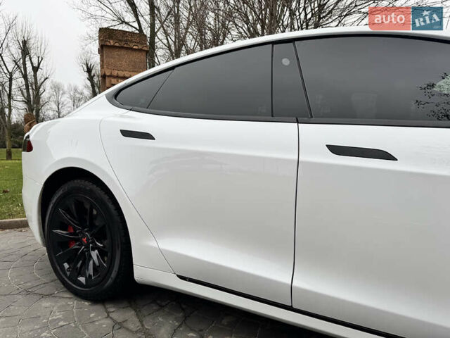 Белый Тесла Модель С, объемом двигателя 0 л и пробегом 53 тыс. км за 33999 $, фото 9 на Automoto.ua