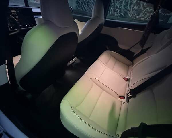 Білий Тесла Модель С, об'ємом двигуна 0 л та пробігом 51 тис. км за 49999 $, фото 52 на Automoto.ua
