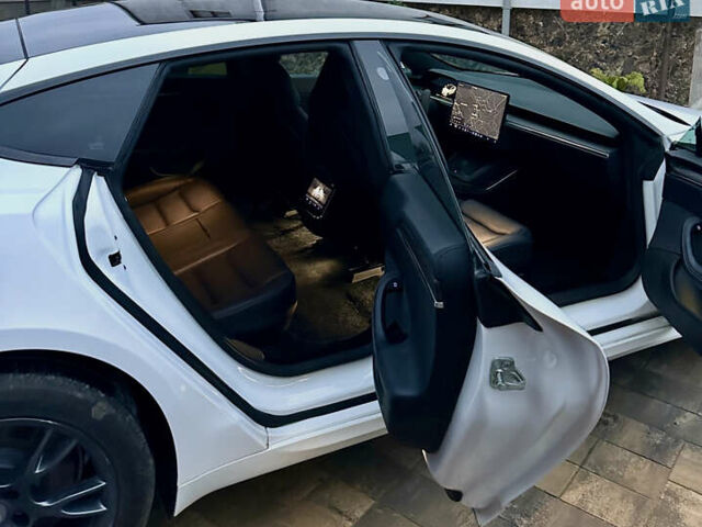 Белый Тесла Модель С, объемом двигателя 0 л и пробегом 20 тыс. км за 42000 $, фото 17 на Automoto.ua