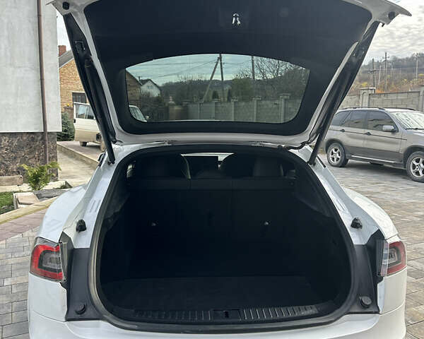 Белый Тесла Модель С, объемом двигателя 0 л и пробегом 20 тыс. км за 42000 $, фото 10 на Automoto.ua