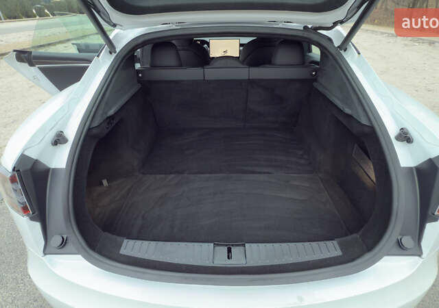 Белый Тесла Модель С, объемом двигателя 0 л и пробегом 42 тыс. км за 35500 $, фото 11 на Automoto.ua