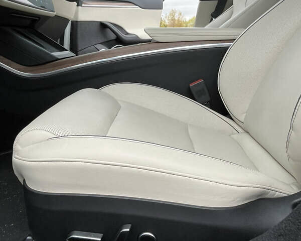 Белый Тесла Модель С, объемом двигателя 0 л и пробегом 68 тыс. км за 39900 $, фото 13 на Automoto.ua