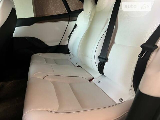 Белый Тесла Модель С, объемом двигателя 0 л и пробегом 20 тыс. км за 78000 $, фото 22 на Automoto.ua