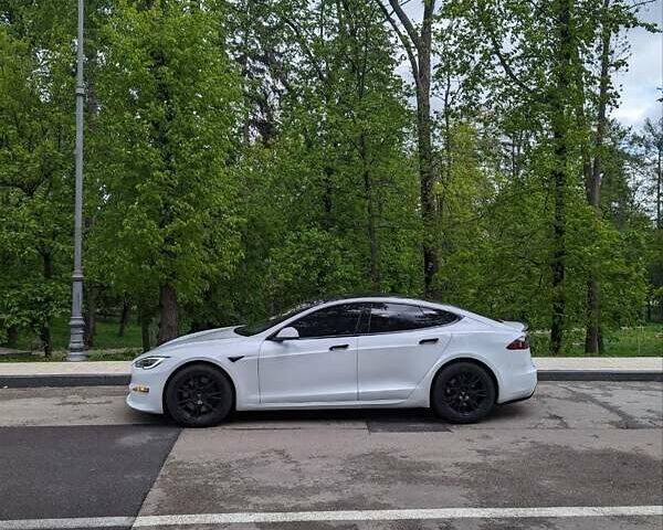 Білий Тесла Модель С, об'ємом двигуна 0 л та пробігом 99 тис. км за 42000 $, фото 4 на Automoto.ua
