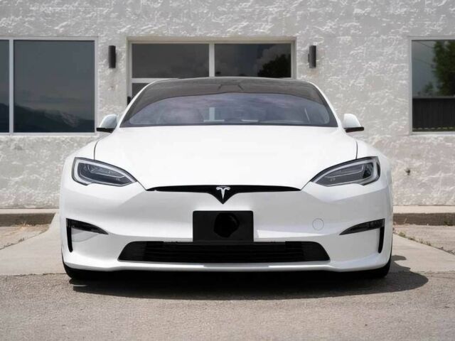 Белый Тесла Модель С, объемом двигателя 0 л и пробегом 25 тыс. км за 33300 $, фото 1 на Automoto.ua