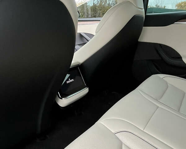 Белый Тесла Модель С, объемом двигателя 0 л и пробегом 68 тыс. км за 39900 $, фото 14 на Automoto.ua