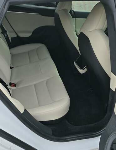 Белый Тесла Модель С, объемом двигателя 0 л и пробегом 88 тыс. км за 34999 $, фото 7 на Automoto.ua