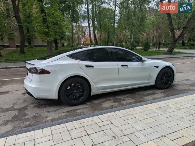 Білий Тесла Модель С, об'ємом двигуна 0 л та пробігом 99 тис. км за 42000 $, фото 5 на Automoto.ua