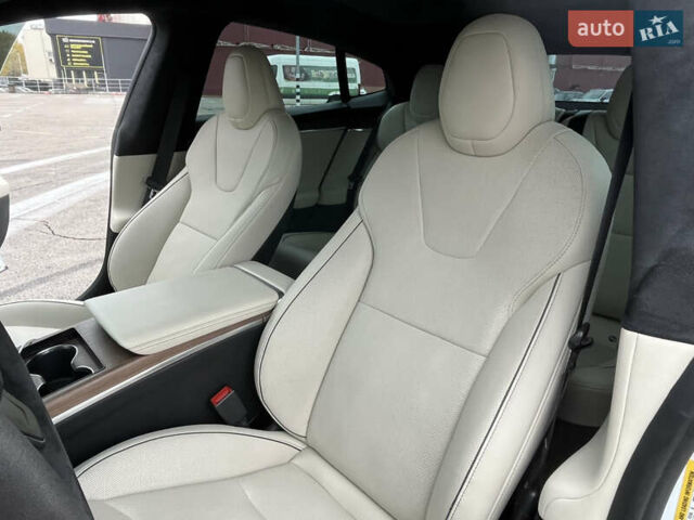 Белый Тесла Модель С, объемом двигателя 0 л и пробегом 68 тыс. км за 39900 $, фото 12 на Automoto.ua