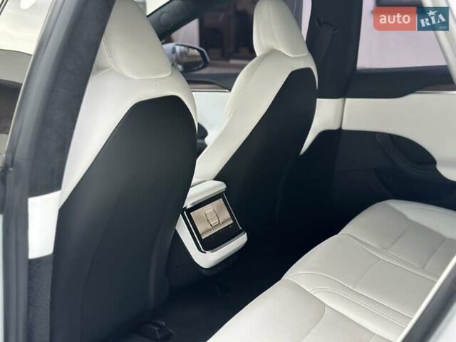 Белый Тесла Модель С, объемом двигателя 0 л и пробегом 68 тыс. км за 42000 $, фото 18 на Automoto.ua