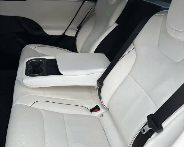 Білий Тесла Модель С, об'ємом двигуна 0 л та пробігом 41 тис. км за 49999 $, фото 11 на Automoto.ua