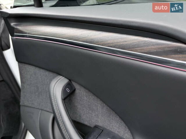 Білий Тесла Модель С, об'ємом двигуна 0 л та пробігом 76 тис. км за 39999 $, фото 9 на Automoto.ua