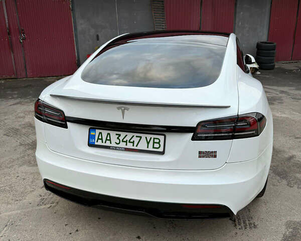 Белый Тесла Модель С, объемом двигателя 0 л и пробегом 25 тыс. км за 85000 $, фото 5 на Automoto.ua