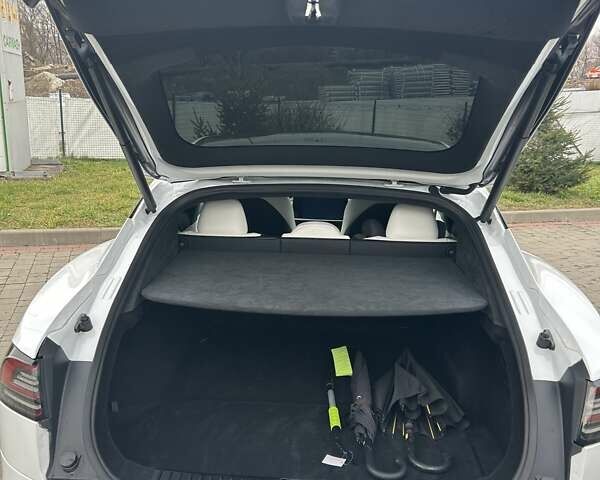 Белый Тесла Модель С, объемом двигателя 0 л и пробегом 27 тыс. км за 42000 $, фото 4 на Automoto.ua