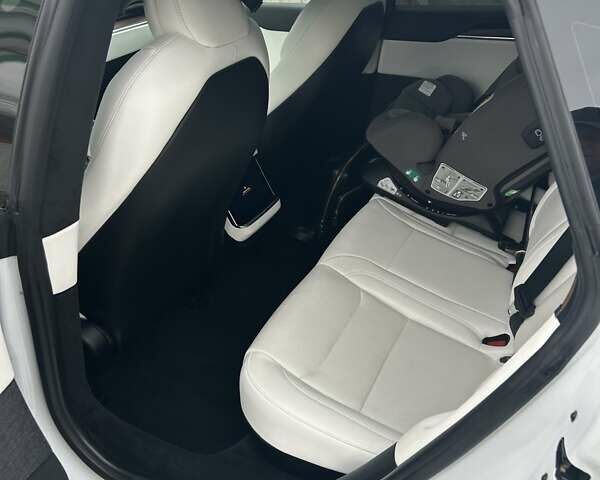 Белый Тесла Модель С, объемом двигателя 0 л и пробегом 27 тыс. км за 42000 $, фото 8 на Automoto.ua