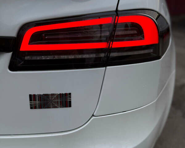 Белый Тесла Модель С, объемом двигателя 0 л и пробегом 25 тыс. км за 85000 $, фото 6 на Automoto.ua