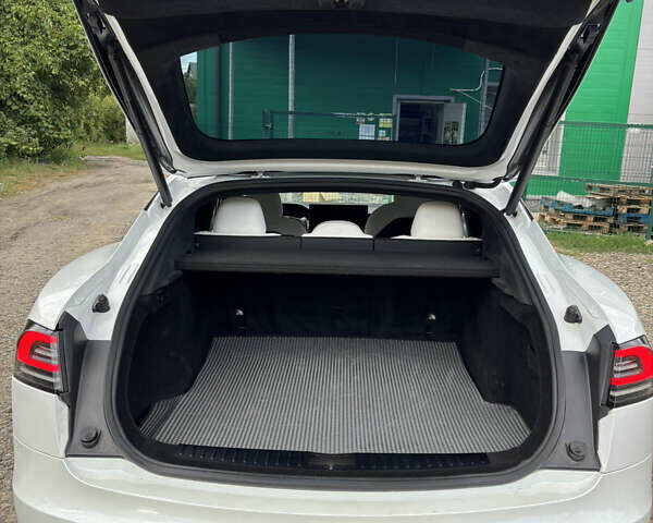 Білий Тесла Модель С, об'ємом двигуна 0 л та пробігом 41 тис. км за 49999 $, фото 4 на Automoto.ua