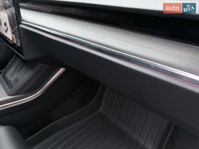 Білий Тесла Модель С, об'ємом двигуна 0 л та пробігом 76 тис. км за 39999 $, фото 8 на Automoto.ua