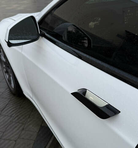 Белый Тесла Модель С, объемом двигателя 0 л и пробегом 60 тыс. км за 44990 $, фото 47 на Automoto.ua