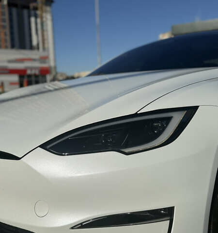 Белый Тесла Модель С, объемом двигателя 0 л и пробегом 60 тыс. км за 44990 $, фото 3 на Automoto.ua