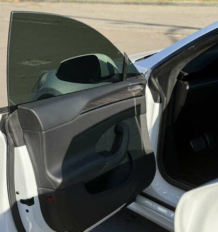 Белый Тесла Модель С, объемом двигателя 0 л и пробегом 60 тыс. км за 44990 $, фото 35 на Automoto.ua