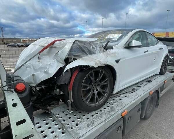 Белый Тесла Модель С, объемом двигателя 0 л и пробегом 16 тыс. км за 25200 $, фото 4 на Automoto.ua