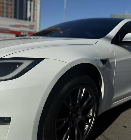 Белый Тесла Модель С, объемом двигателя 0 л и пробегом 60 тыс. км за 44990 $, фото 4 на Automoto.ua