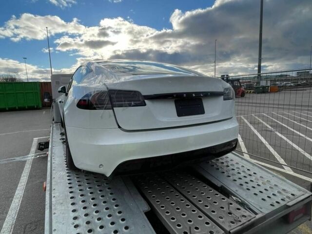 Белый Тесла Модель С, объемом двигателя 0 л и пробегом 17 тыс. км за 25200 $, фото 4 на Automoto.ua