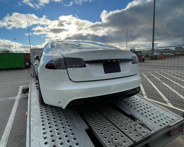 Белый Тесла Модель С, объемом двигателя 0 л и пробегом 16 тыс. км за 25200 $, фото 3 на Automoto.ua