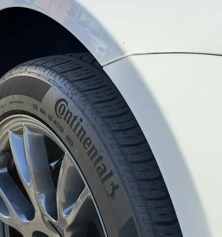 Белый Тесла Модель С, объемом двигателя 0 л и пробегом 60 тыс. км за 44990 $, фото 14 на Automoto.ua