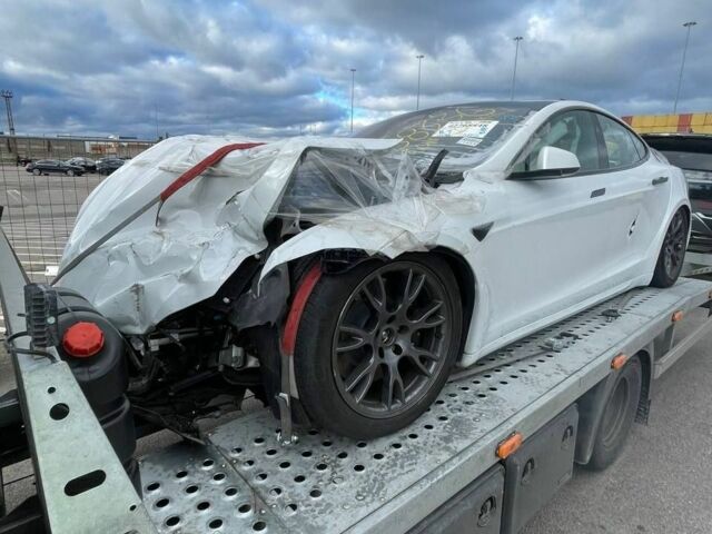 Белый Тесла Модель С, объемом двигателя 0 л и пробегом 17 тыс. км за 25200 $, фото 2 на Automoto.ua