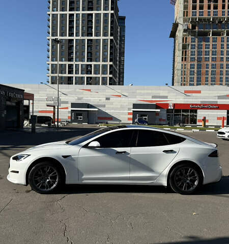 Белый Тесла Модель С, объемом двигателя 0 л и пробегом 60 тыс. км за 44990 $, фото 6 на Automoto.ua