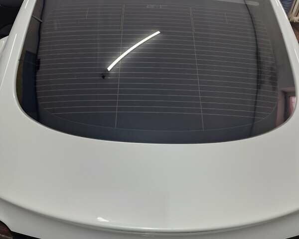 Белый Тесла Модель С, объемом двигателя 0 л и пробегом 61 тыс. км за 47500 $, фото 2 на Automoto.ua