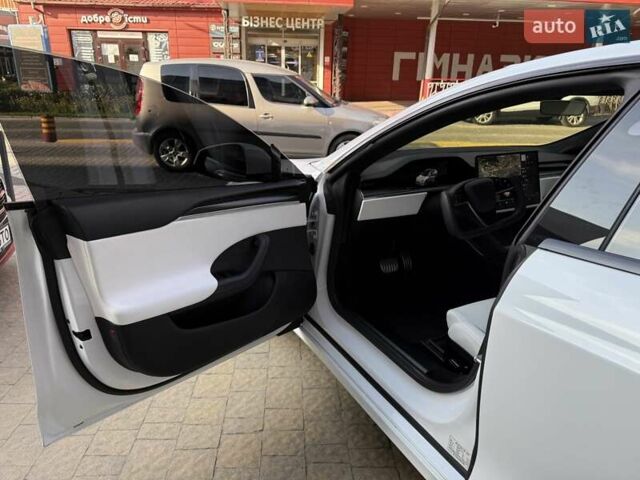 Білий Тесла Модель С, об'ємом двигуна 0 л та пробігом 19 тис. км за 59900 $, фото 10 на Automoto.ua