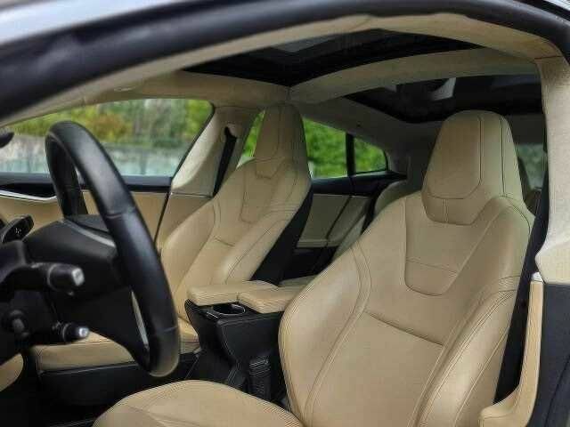 Бежевий Тесла Модель С, об'ємом двигуна 0 л та пробігом 132 тис. км за 9000 $, фото 14 на Automoto.ua