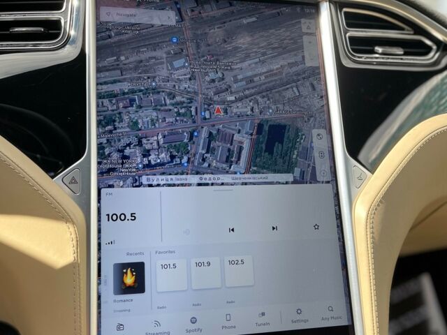 Бежевий Тесла Модель С, об'ємом двигуна 0 л та пробігом 103 тис. км за 32900 $, фото 30 на Automoto.ua
