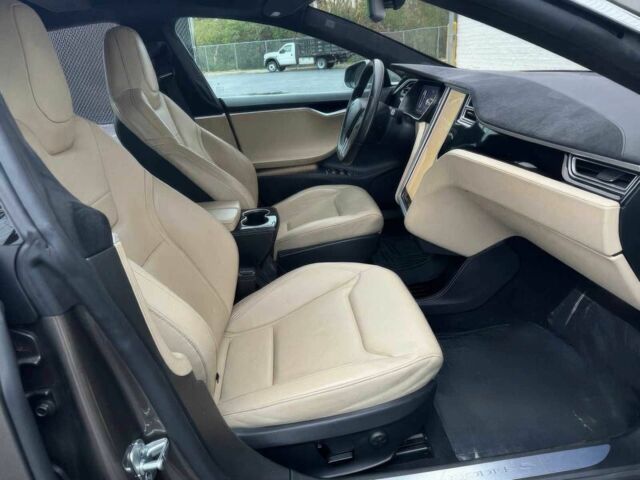 Бежевый Тесла Модель С, объемом двигателя 0 л и пробегом 80 тыс. км за 7600 $, фото 8 на Automoto.ua