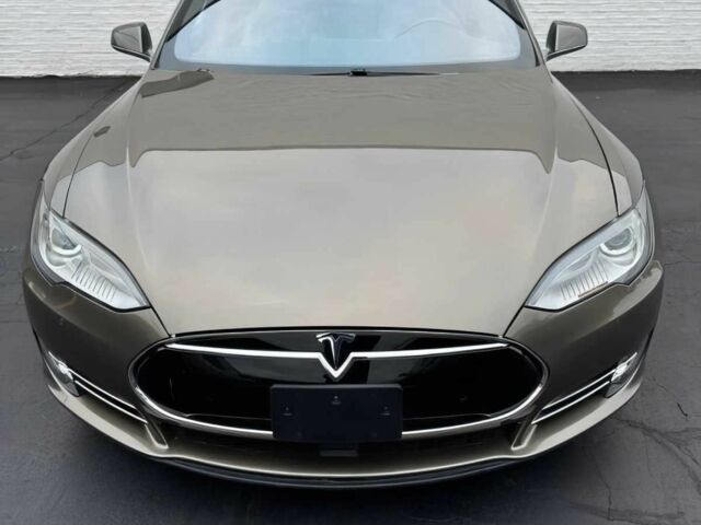 Бежевый Тесла Модель С, объемом двигателя 0 л и пробегом 80 тыс. км за 7600 $, фото 1 на Automoto.ua