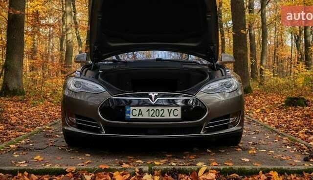 Бежевый Тесла Модель С, объемом двигателя 0 л и пробегом 170 тыс. км за 15300 $, фото 12 на Automoto.ua