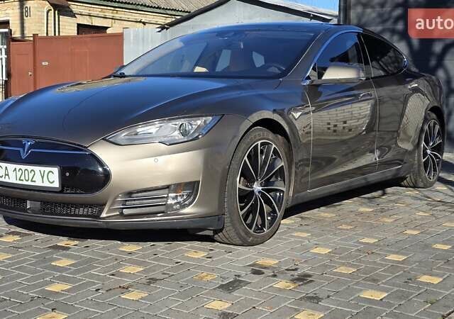 Бежевый Тесла Модель С, объемом двигателя 0 л и пробегом 170 тыс. км за 15300 $, фото 5 на Automoto.ua