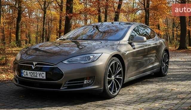 Бежевый Тесла Модель С, объемом двигателя 0 л и пробегом 170 тыс. км за 15300 $, фото 36 на Automoto.ua