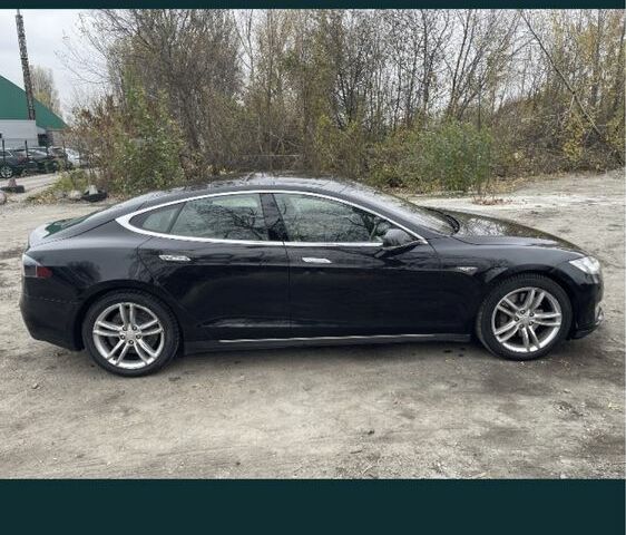 Черный Тесла Модель С, объемом двигателя 0 л и пробегом 200 тыс. км за 12500 $, фото 2 на Automoto.ua