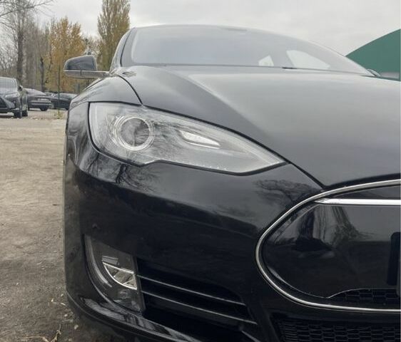 Черный Тесла Модель С, объемом двигателя 0 л и пробегом 200 тыс. км за 12500 $, фото 1 на Automoto.ua