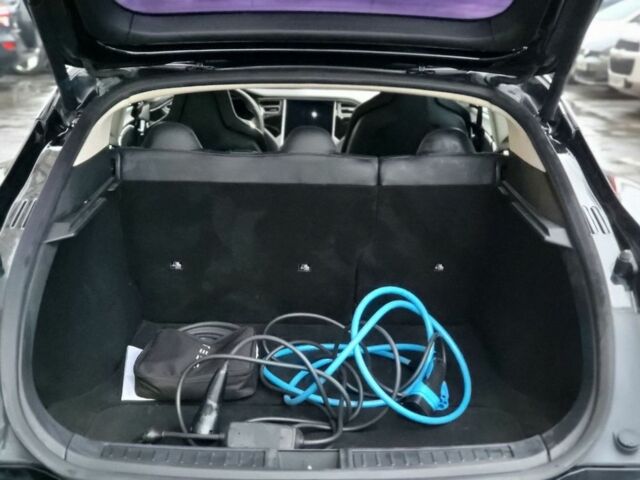 Черный Тесла Модель С, объемом двигателя 0 л и пробегом 120 тыс. км за 13900 $, фото 15 на Automoto.ua