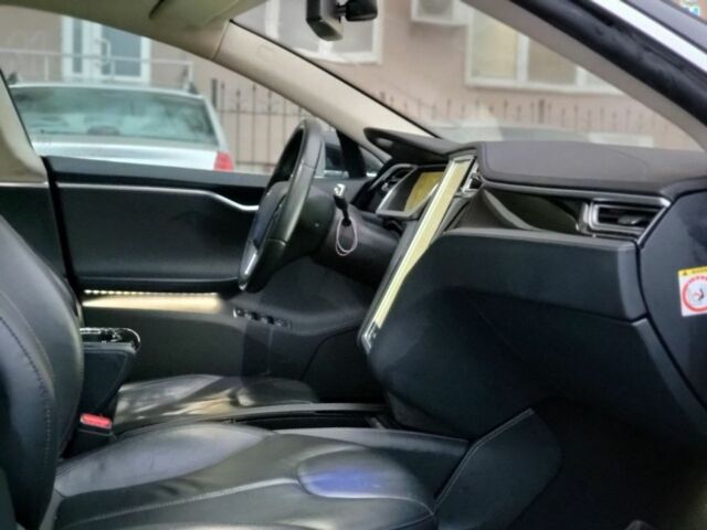 Черный Тесла Модель С, объемом двигателя 0 л и пробегом 120 тыс. км за 13900 $, фото 12 на Automoto.ua